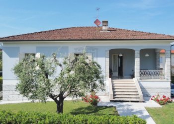 vendesi villetta con giardino e garage luccavendes - Villa Via di Moriano, Lucca - foto 1