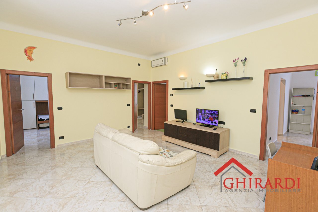 1.2 soggiorno.jpg - Appartamento VIA CHIARAVAGNA  9, Genova (zona Sestri Ponente) - foto 1