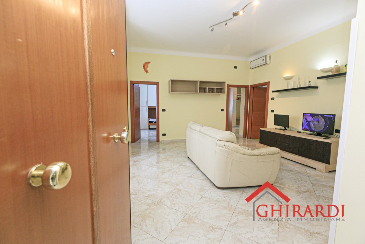 1.1 ingresso.jpg - Appartamento VIA CHIARAVAGNA 9, Genova (zona Sestri Ponente) - foto 2