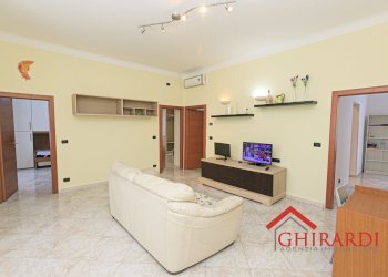 1.2 soggiorno.jpg - Appartamento VIA CHIARAVAGNA  9, Genova (zona Sestri Ponente) - foto 1