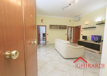 1.1 ingresso.jpg - Appartamento VIA CHIARAVAGNA  9, Genova (zona Sestri Ponente) - foto 2