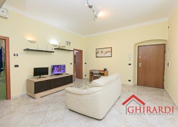 1.5 soggiorno .jpg - Appartamento VIA CHIARAVAGNA  9, Genova (zona Sestri Ponente) - foto 5