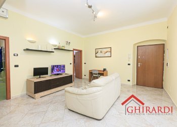 1.6 soggiorno.jpg - Appartamento VIA CHIARAVAGNA  9, Genova (zona Sestri Ponente) - foto 6