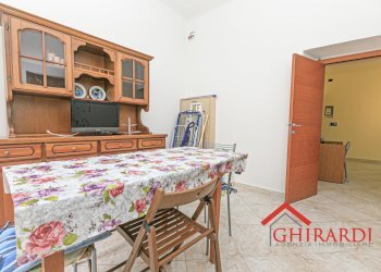 2.6 cucina.jpg - Appartamento VIA CHIARAVAGNA  9, Genova (zona Sestri Ponente) - foto 15