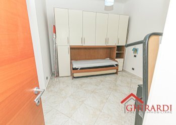 4.0 camera 2.jpg - Appartamento VIA CHIARAVAGNA  9, Genova (zona Sestri Ponente) - foto 25