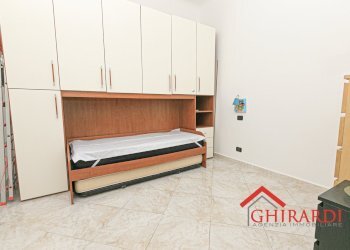 4.1 camera 2.jpg - Appartamento VIA CHIARAVAGNA  9, Genova (zona Sestri Ponente) - foto 26