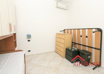 4.2 camera 2.jpg - Appartamento VIA CHIARAVAGNA  9, Genova (zona Sestri Ponente) - foto 27