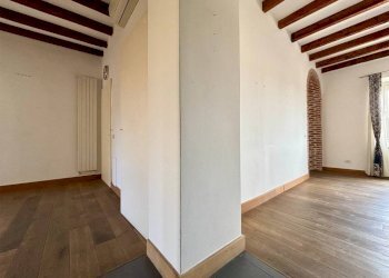Disimpegno - Three-room apartment via Tortona, 12, Milano (neighborhood Porta Genova) - photo 5