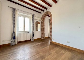 Camera da letto - Three-room apartment via Tortona, Milano (neighborhood Porta Genova) - photo 11