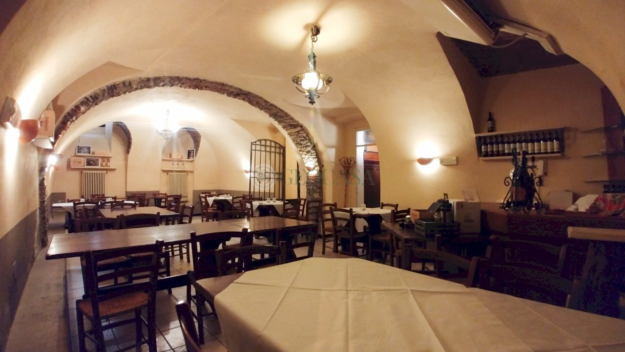 02.jpg - Locale Commerciale Via del Carmine 7, Sarzana - foto 1