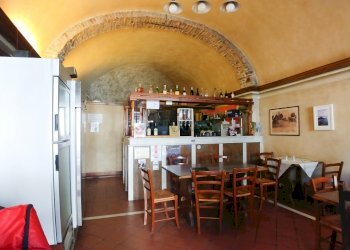 12.jpg - Locale Commerciale Via del Carmine 7, Sarzana - foto 11