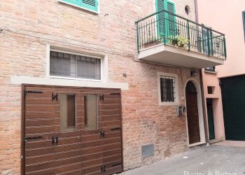 01.jpg - Townhouse Piazza San Lorenzo, Castiglione del Lago - photo 1