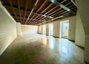 491285.jpg - Locale Commerciale Camaiore - foto 6