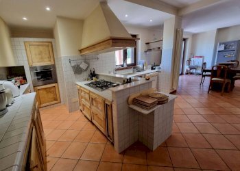 Villa via Miraflores, L'Aquila - foto 4