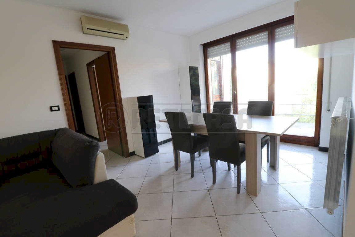 3_Zona pranzo (FILEminimizer).JPG - Appartamento Terre del Reno - foto 3