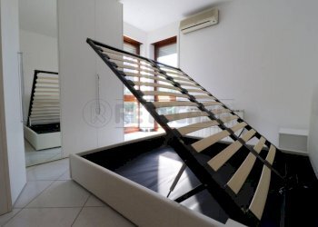 10_Letto matrimoniale (FILEminimizer).JPG - Appartamento Terre del Reno - foto 11