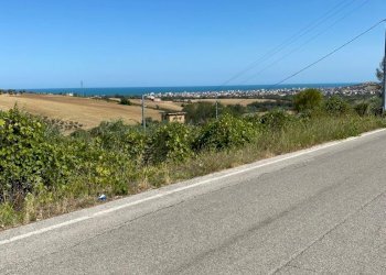 18 TERRENO EDIFICABIE ED AGRICOLO VISTA MARE E MON - Terreno edificabile Colonnella - foto 3