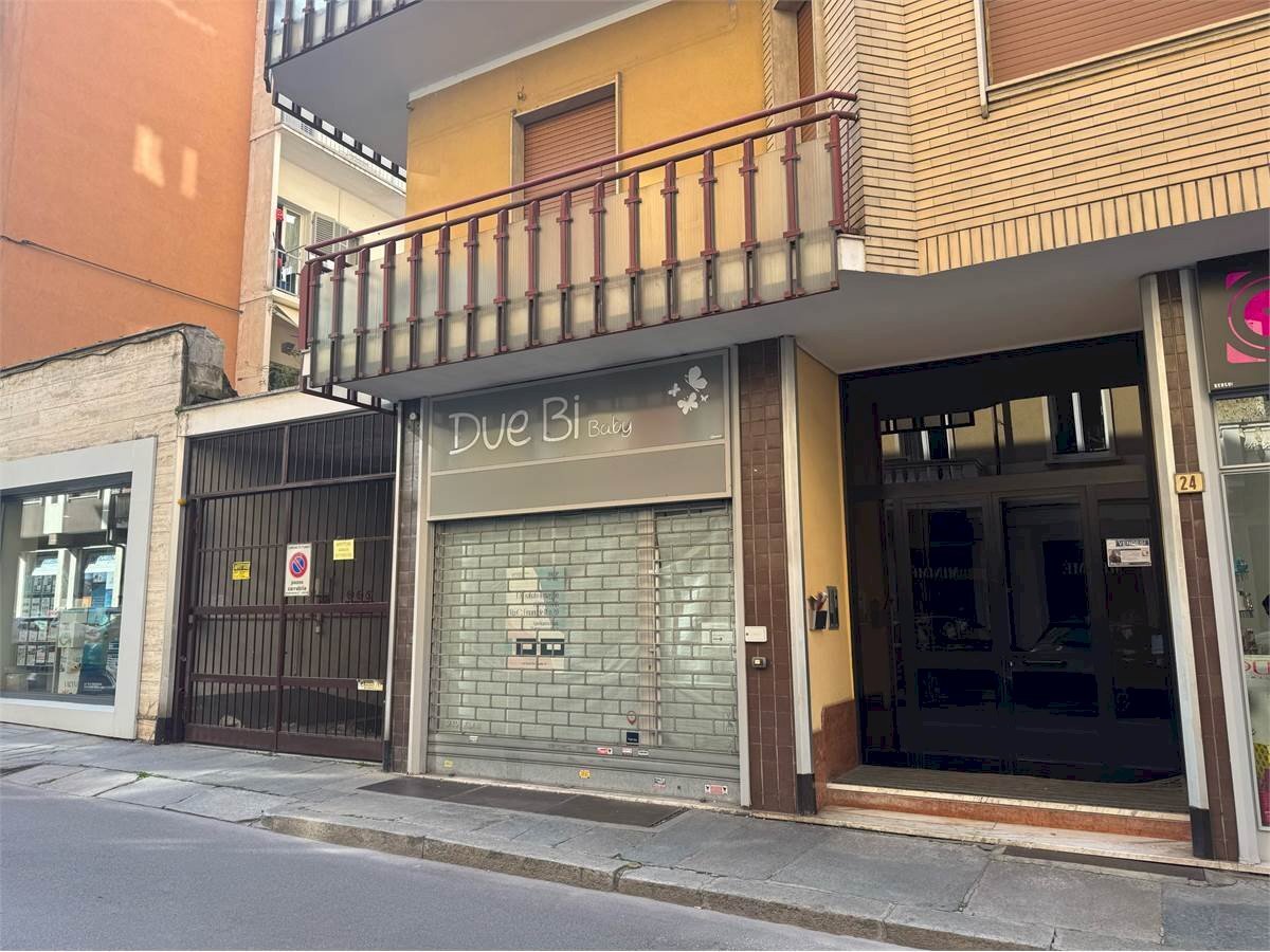 Negozio via XVIII Aprile 23, Cuneo (zona Centro) - foto 2