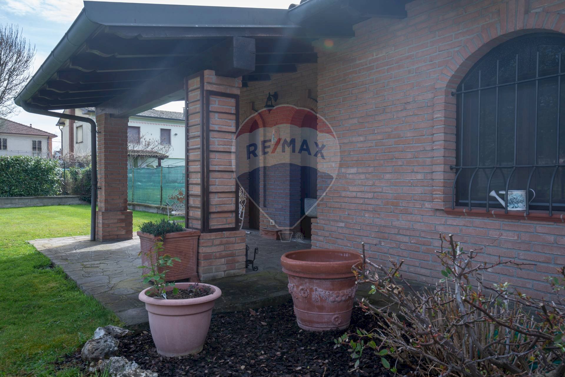 Villa Via Dante Alighieri, 55 
 Sale, Sale - foto 2