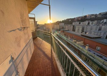 Trilocale Genova (zona Lagaccio) - foto 1