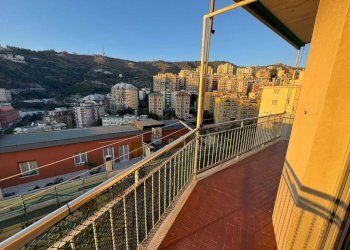 Trilocale Genova (zona Lagaccio) - foto 2