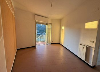 Trilocale Genova (zona Lagaccio) - foto 5