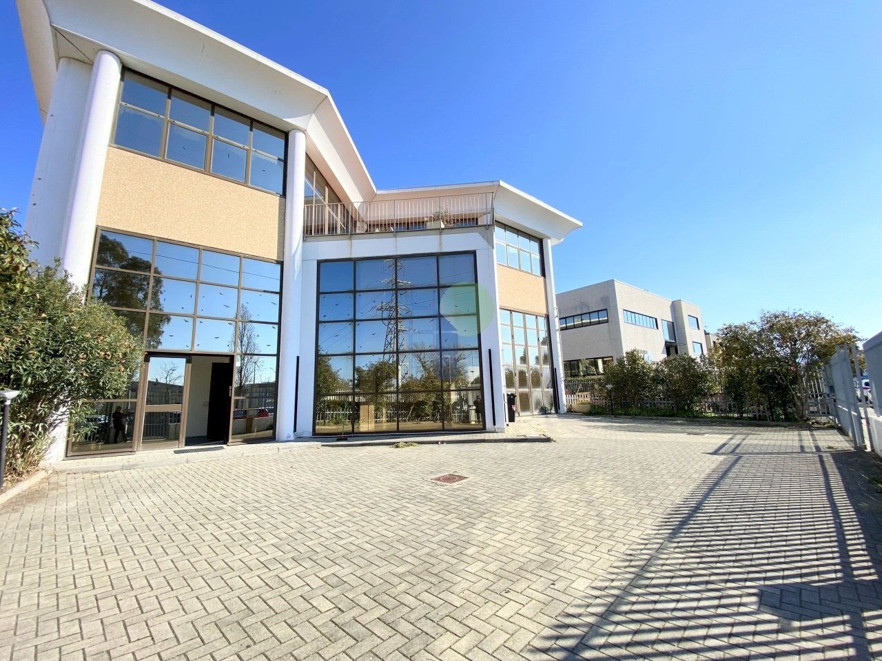 facciata e piazzale di ingresso - Commercial Premises Via dell' Artigianato 45, Livorno - photo 1