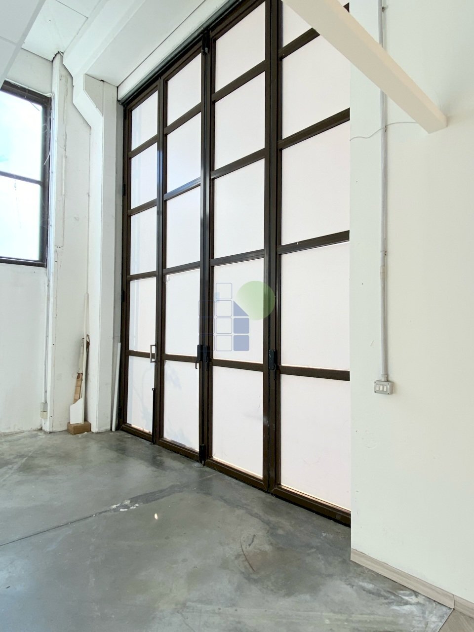 portone di ingresso - Commercial Premises Via dell' Artigianato 45, Livorno - photo 3