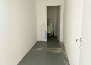 servizi e spogliatoio uomo - Commercial Premises Via dell' Artigianato 45, Livorno - photo 6
