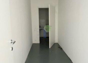 servizi e spogliatoio donna - Commercial Premises Via dell' Artigianato 45, Livorno - photo 7
