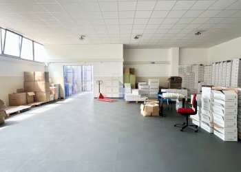 interno magazzino - Commercial Premises Via dell' Artigianato 45, Livorno - photo 2