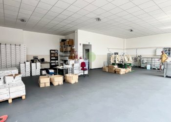 interno magazzino - Commercial Premises Via dell' Artigianato 45, Livorno - photo 17