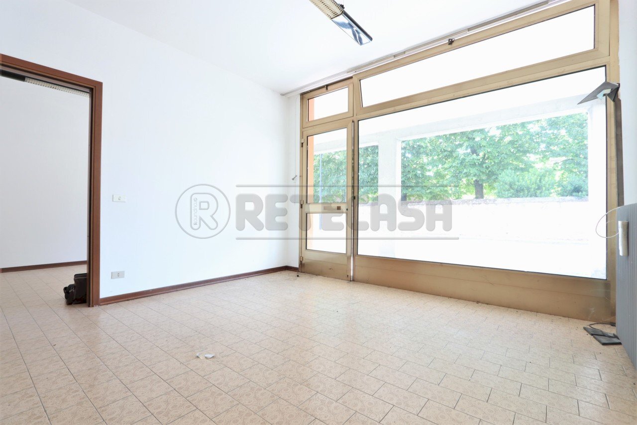 IMG_1329.JPG - Locale Commerciale Castegnero - foto 1