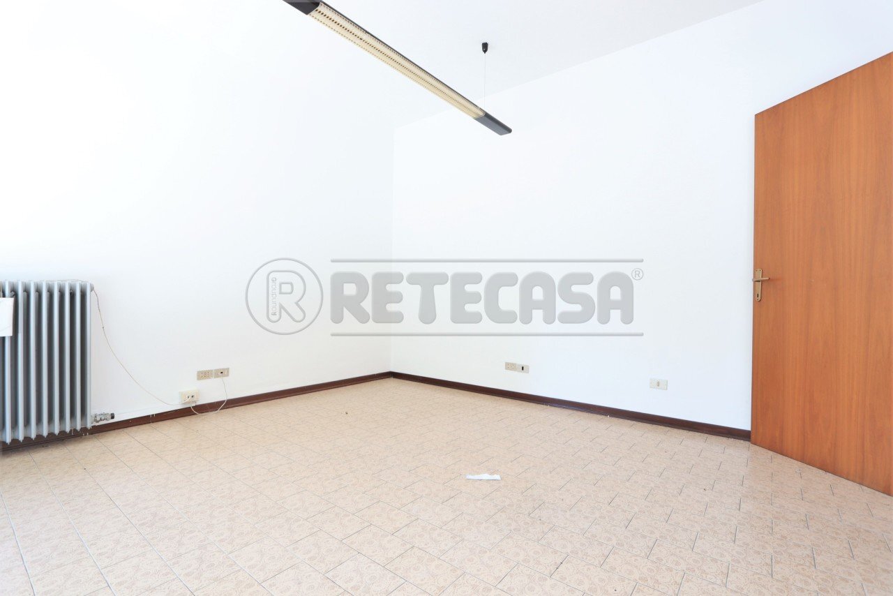 IMG_1327.JPG - Locale Commerciale Castegnero - foto 2