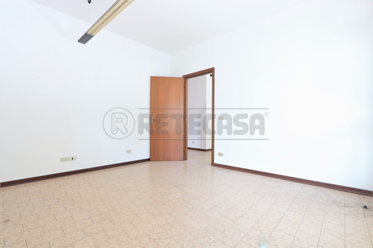 IMG_1328.JPG - Locale Commerciale Castegnero - foto 3