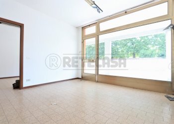 IMG_1329.JPG - Locale Commerciale Castegnero - foto 1