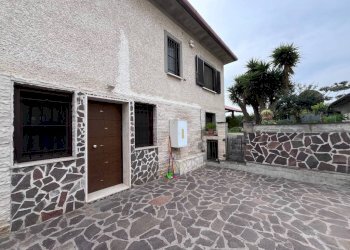 Facciata - Villa via Pasquale Crazzolara, Roma (neighborhood Lido di Ostia) - photo 1