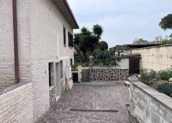 Giardino - Villa via Pasquale Crazzolara, Roma (neighborhood Lido di Ostia) - photo 3