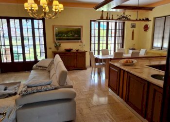 PHOTO-2022-10-07-10-55-02.jpg - Villa Pietrasanta - foto 6