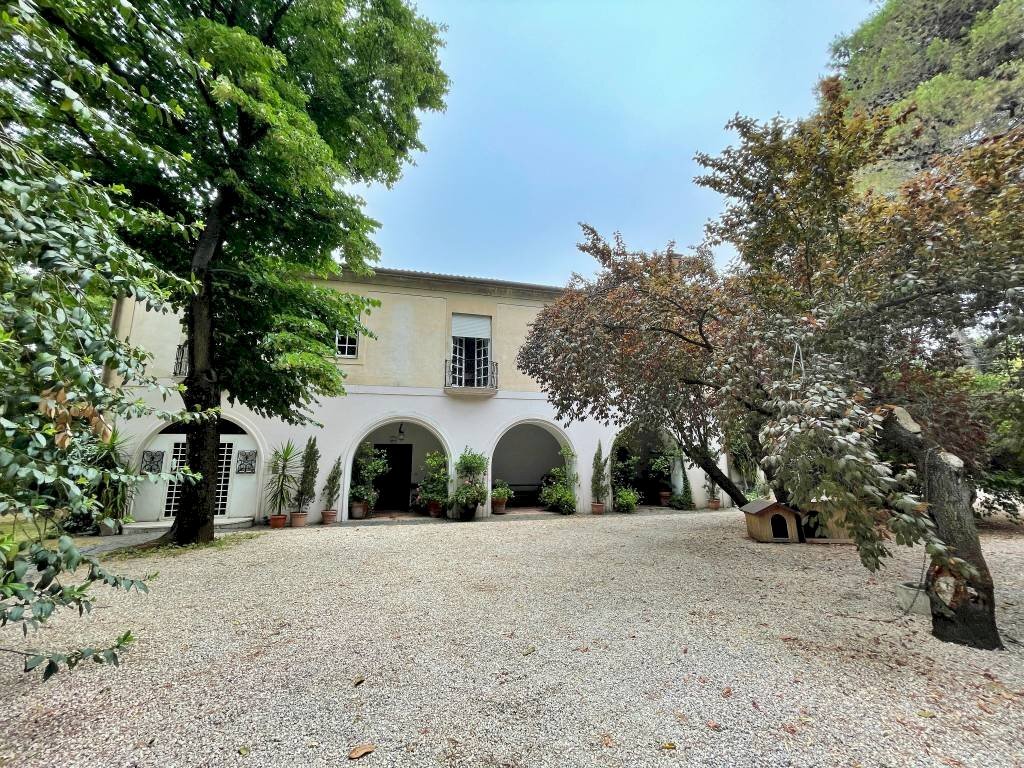 Facciata - Rustico via Tuscolana, 2086, Roma - foto 2