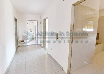 Corridoio - Casa indipendente Gagliano del Capo - foto 31