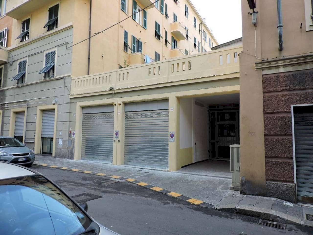 Esterno entrata box - Box Genova (zona Sampierdarena) - foto 1