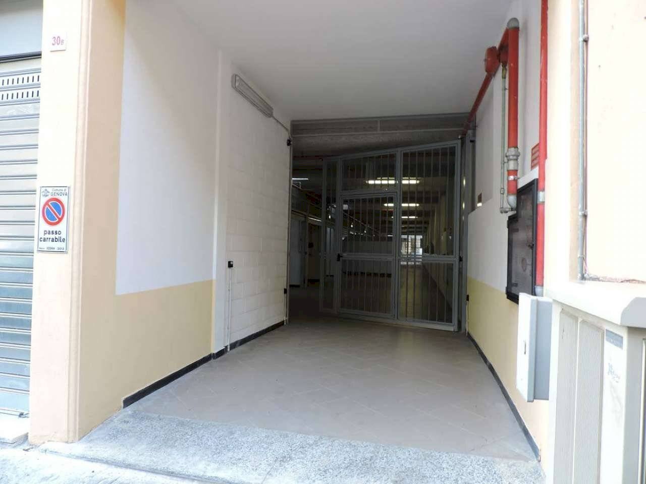 Ingresso dalla Strada - Box Genova (zona Sampierdarena) - foto 2