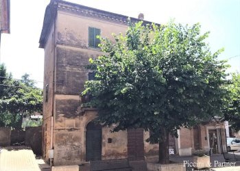 01.jpg - Rustic Piazza del Popolo 15, Castiglione del Lago - photo 1