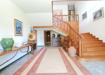 Proprietà in vendita ad Arona - scalinata  - Villa Arona - foto 12