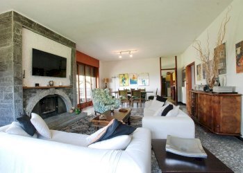 Proprietà in vendita ad Arona - salotto con camino  - Villa Arona - foto 13