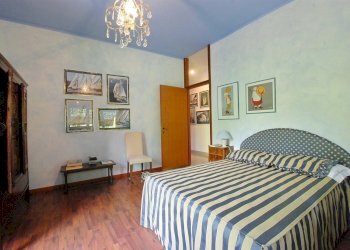 Proprietà in vendita ad Arona - camera da letto matrimoniale  - Villa Arona - foto 15