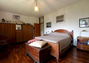 Proprietà in vendita ad Arona - camera da letto  - Villa Arona - foto 16