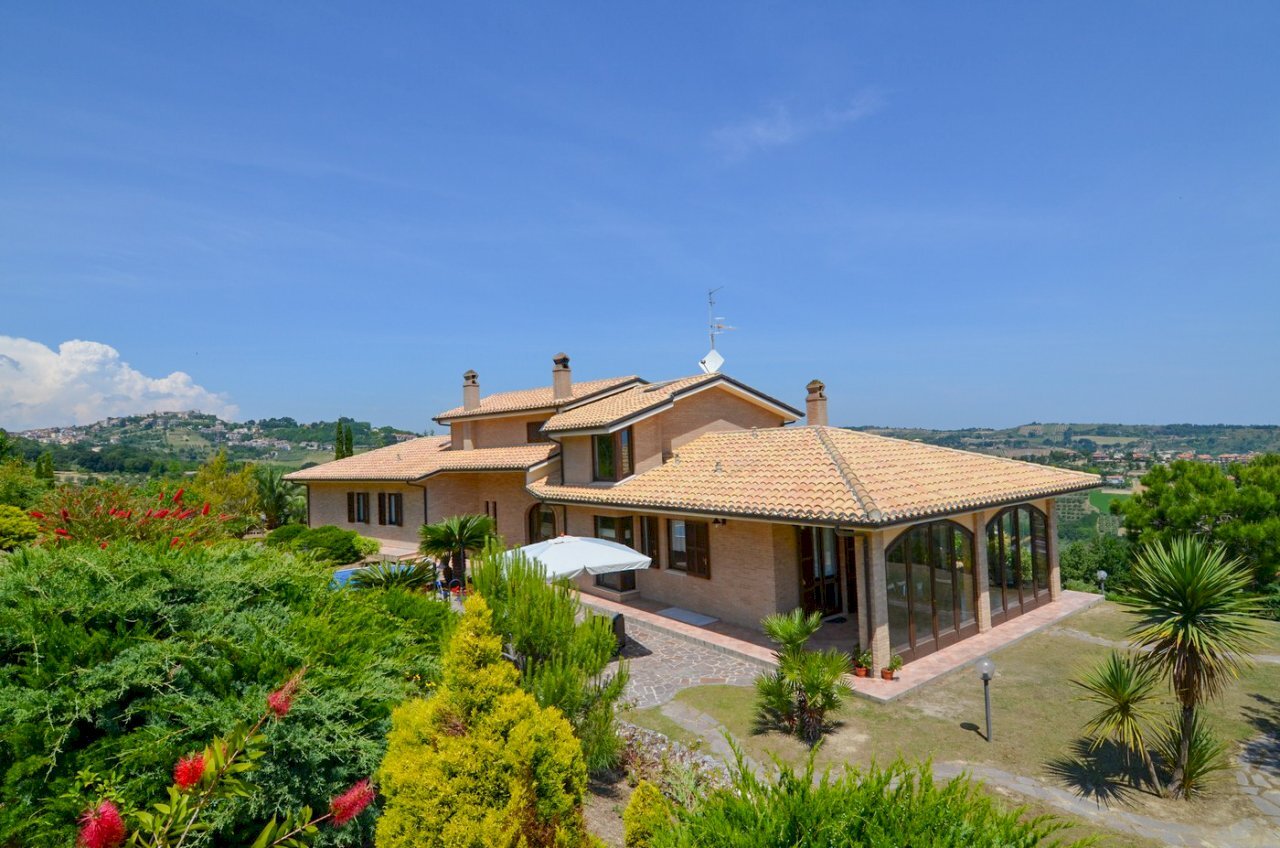 10 ACQUAVIVA PICENA VILLA CON VISTA MARE.jpg - Casa indipendente Acquaviva Picena - foto 2