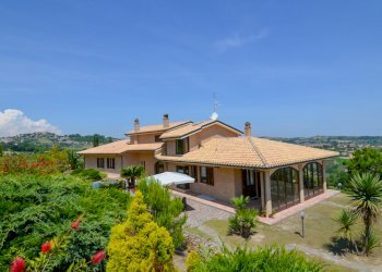 10 ACQUAVIVA PICENA VILLA CON VISTA MARE.jpg - Casa indipendente Acquaviva Picena - foto 2